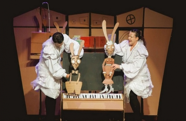 Projeto Cena-Sul Revirada leva peça “Felpo Filva” à Amesc com apresentações em Balneário Gaivota e Passo de Torres